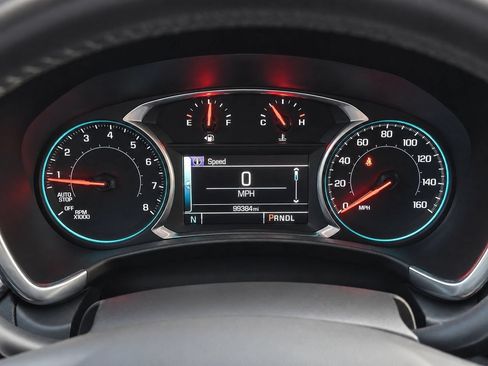 Used 2018 Chevrolet Equinox Premier FWD image 29
