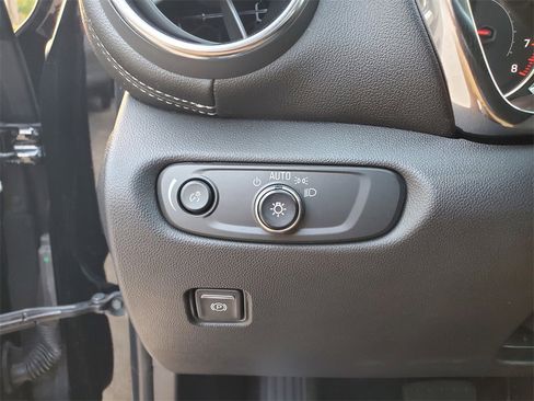 Used 2023 Chevrolet Blazer LT image 21