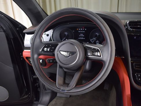 Certified 2022 Bentley Bentayga image 4