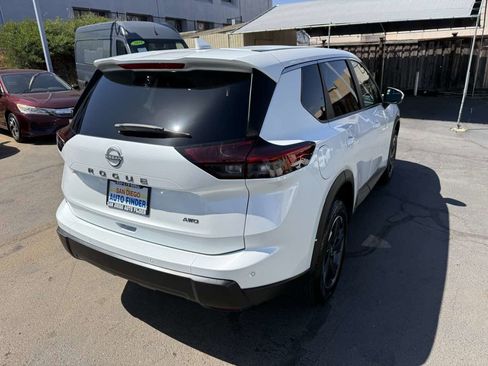 Used 2025 Nissan Rogue SV image 16