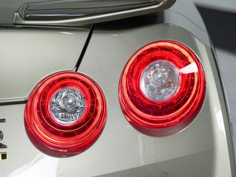 Used 2024 Nissan GT-R T-spec Dual-clutch 6-Speed Tra w/ Floor Mat Package image 24