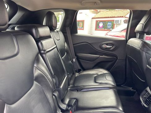 Used 2017 Jeep Cherokee Limited AWD/4WD image 33