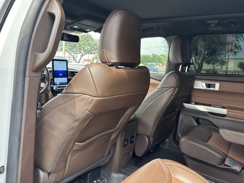 Certified 2022 Ford Explorer King Ranch w/ Class IV Trailer Tow Package RWD image 17
