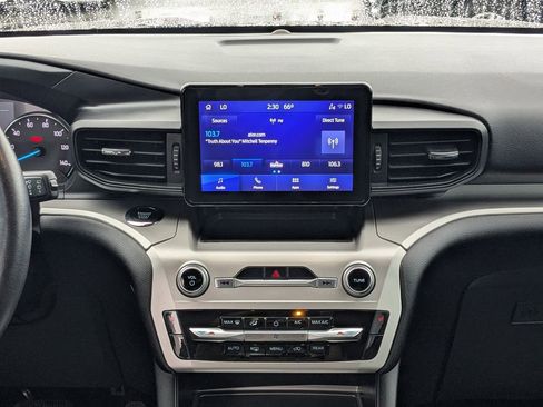Used 2022 Ford Explorer XLT image 19