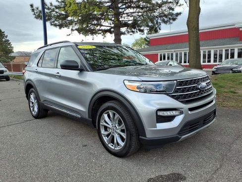Certified 2024 Ford Explorer XLT w/ Equipment Group 202A AWD/4WD image 4