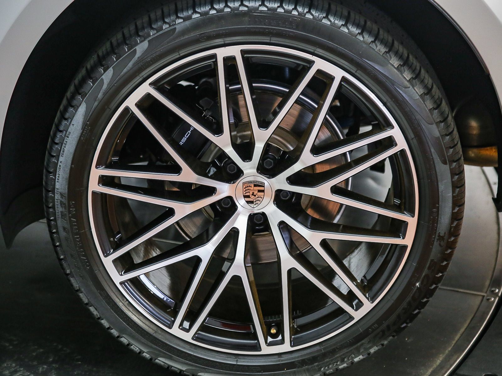Certified 2026 Porsche Macan AWD/4WD image 14