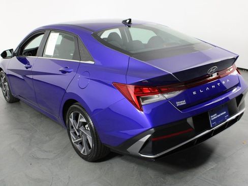 Certified 2025 Hyundai Elantra SEL image 4