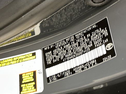 Used 2025 Toyota Camry LE image 12