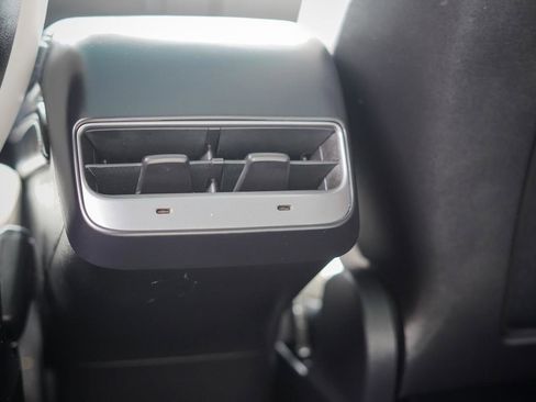 Used 2021 Tesla Model Y Long Range AWD/4WD image 18