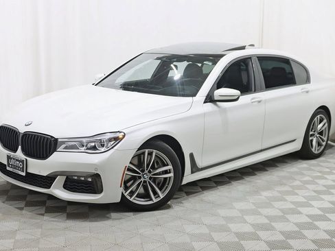Used 2019 BMW 750i xDrive w/ M Sport Package image 7