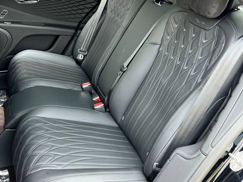 Used 2026 Bentley Flying Spur Plug-In Hybrid AWD/4WD image 18