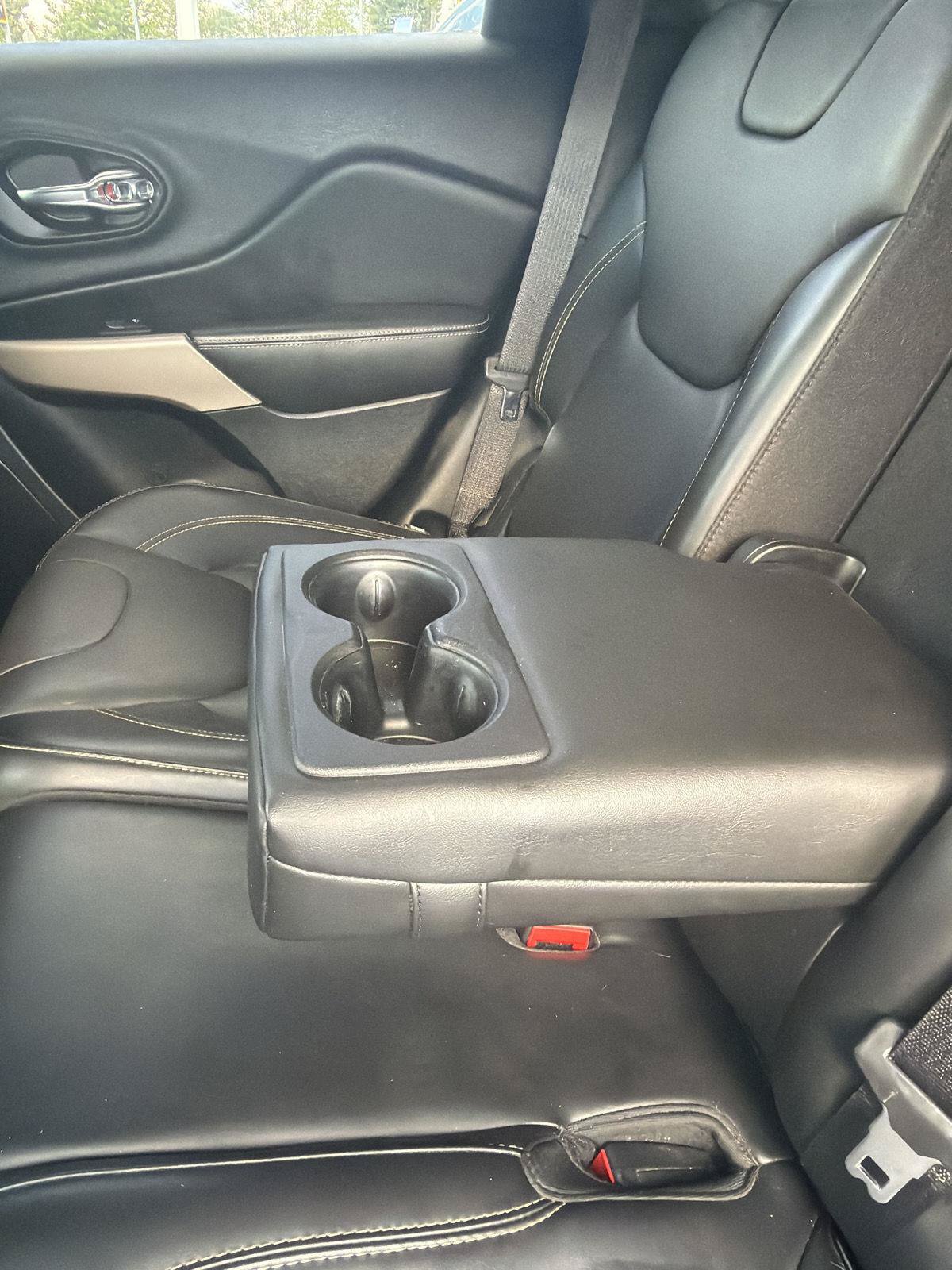 Used 2018 Jeep Cherokee Limited AWD/4WD image 29