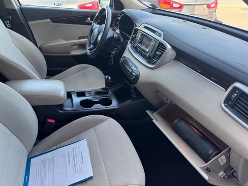 Used 2016 Kia Sorento FWD image 28