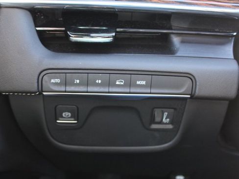 Used 2023 Cadillac Escalade Premium Luxury image 31