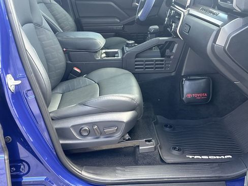 Used 2025 Toyota Tacoma TRD Off-Road w/ TRD Off Road Premium Package image 14