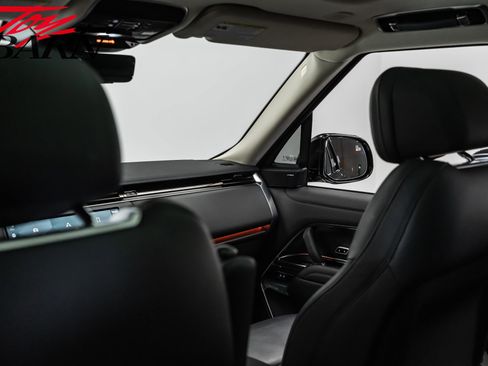 Used 2024 Land Rover Range Rover SE image 40