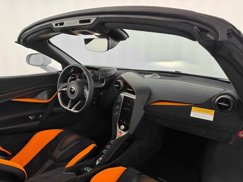 Used 2026 McLaren 750S Spider RWD image 26