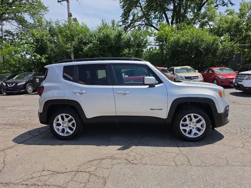 Used 2016 Jeep Renegade Latitude AWD/4WD image 7