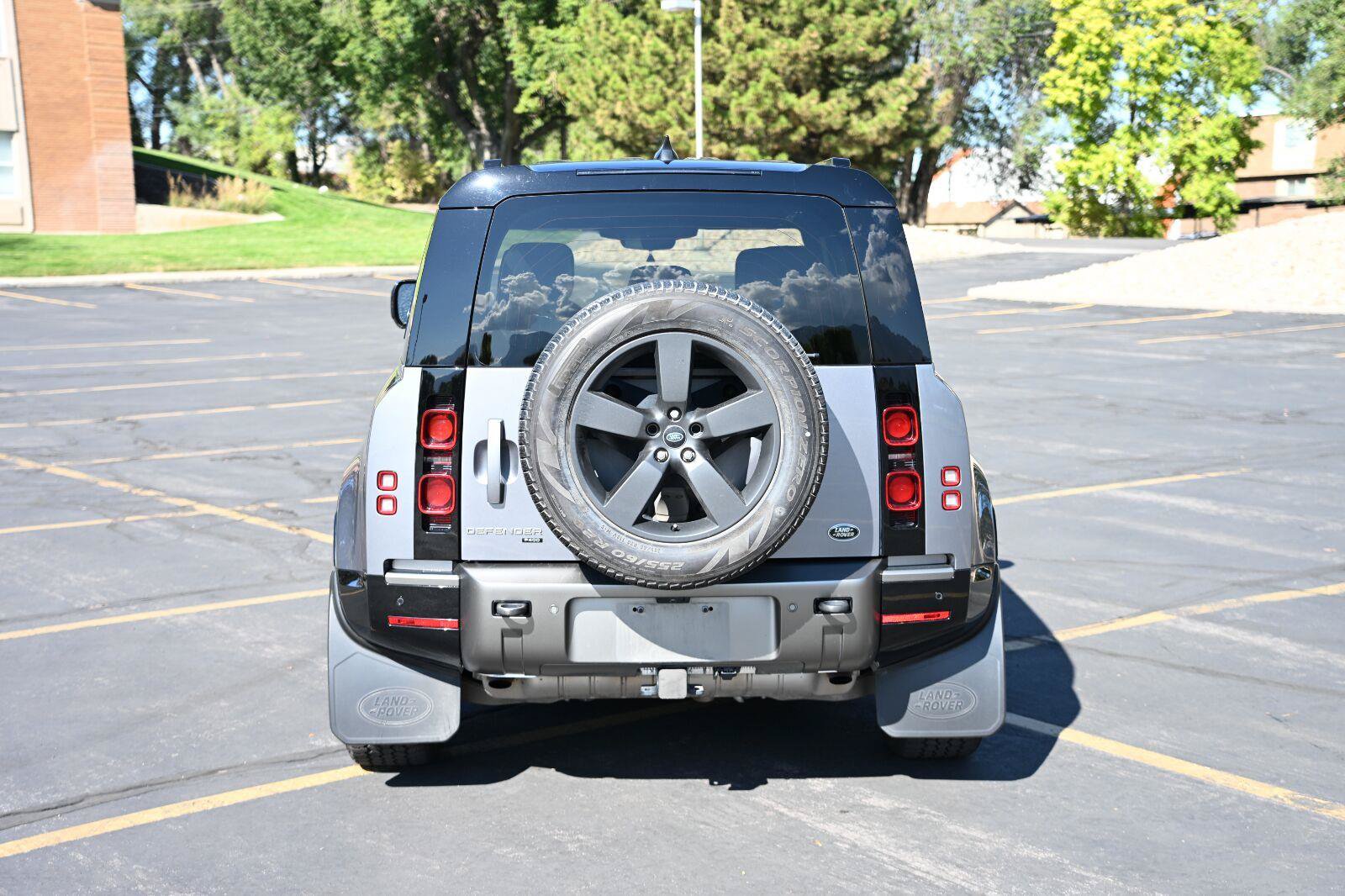 Used 2022 Land Rover Defender 110 X-Dynamic HSE AWD/4WD image 4