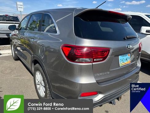 Used 2019 Kia Sorento AWD V6 image 4