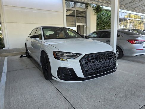 Used 2024 Audi S8 4.0T image 2