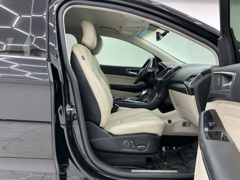 Used 2016 Ford Edge Titanium FWD image 18