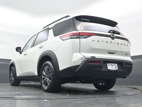 Used 2024 Nissan Pathfinder SV image 29