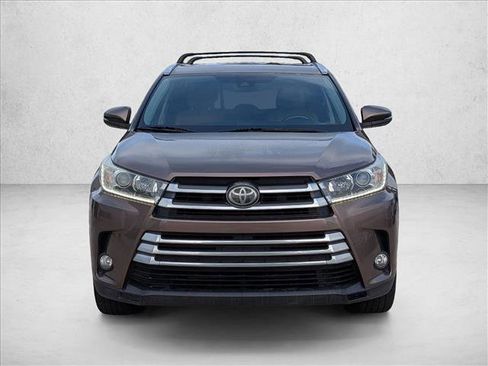 Used 2017 Toyota Highlander Limited image 2