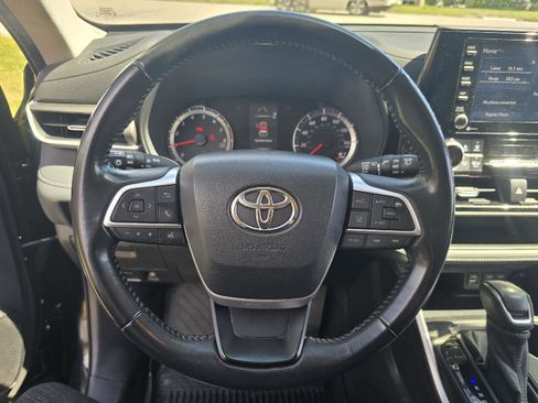 Used 2022 Toyota Highlander LE image 22