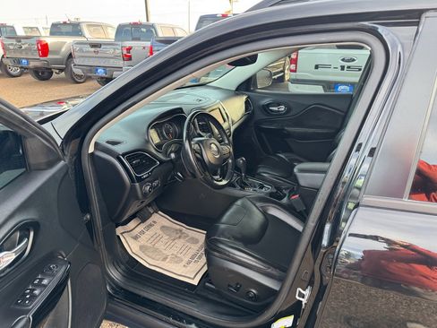 Used 2021 Jeep Cherokee Latitude Plus image 11