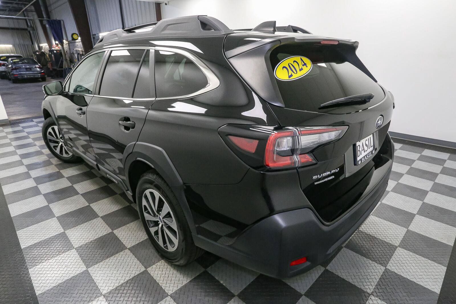 Used 2024 Subaru Outback Premium AWD/4WD image 9