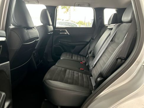 Used 2024 Mitsubishi Outlander SE FWD image 35