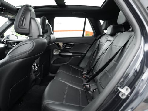 Used 2024 Mercedes-Benz GLC 300 4MATIC image 27