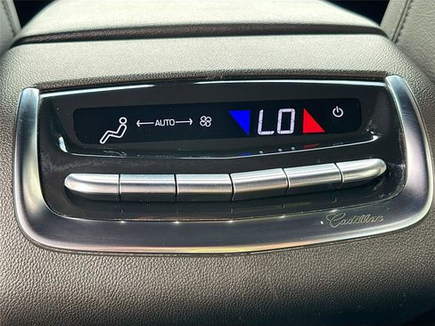 Used 2022 Cadillac XT6 Luxury image 29