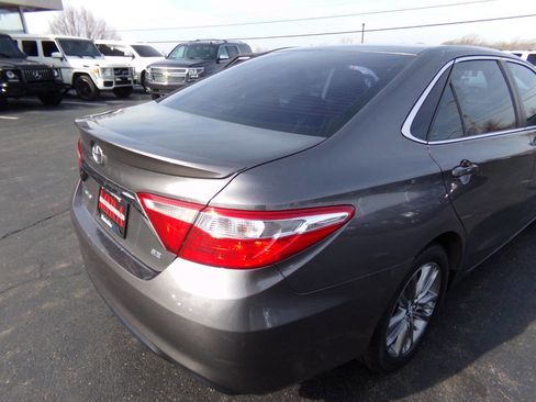 Used 2016 Toyota Camry SE image 15