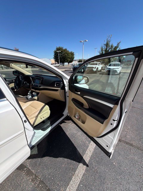 Used 2018 Toyota Highlander XLE w/ Protection Package #3 AWD/4WD image 19