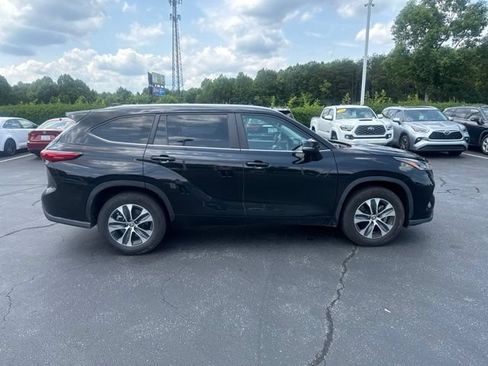 Used 2023 Toyota Highlander XLE FWD image 8