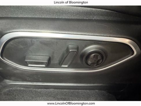 Used 2024 Jeep Wagoneer L Series II w/ Flexible Seating Group image 39