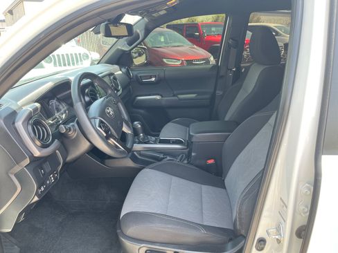 Used 2023 Toyota Tacoma TRD Off-Road AWD/4WD image 14