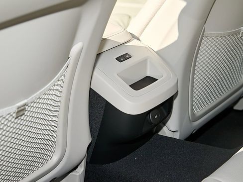 New 2026 Volvo V60 B5 Cross Country Plus w/ Climate Package image 21