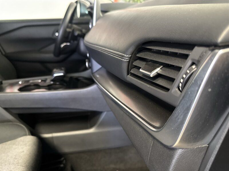 Used 2024 Nissan Rogue SV FWD image 22