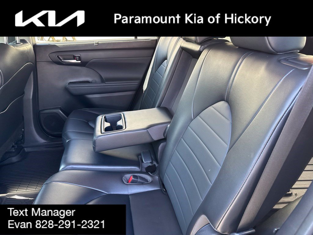 Used 2023 Toyota Highlander XLE FWD image 12