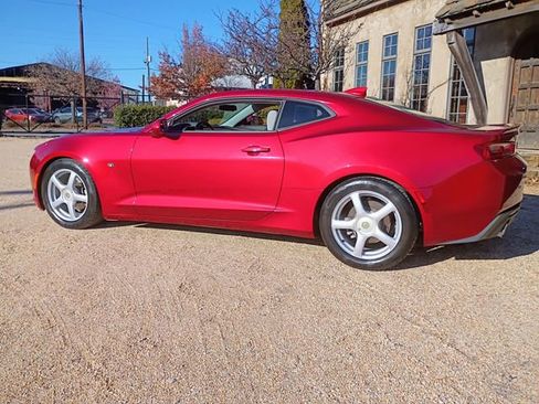 Used 2018 Chevrolet Camaro LT w/ RS Package image 9
