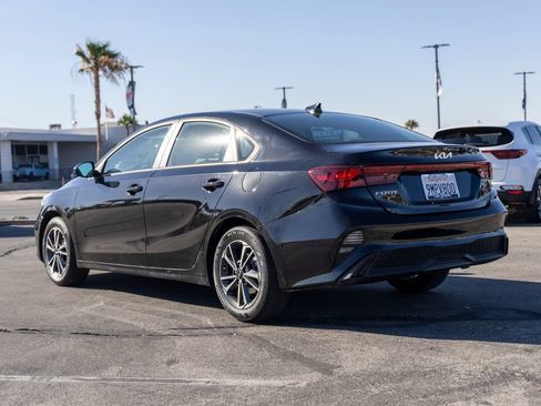 Used 2023 Kia Forte LXS FWD image 4