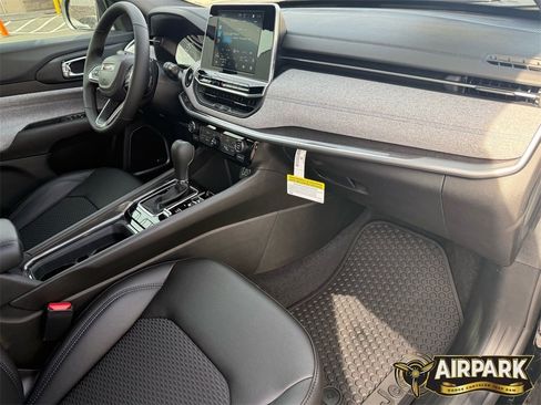 New 2026 Jeep Compass Latitude image 24