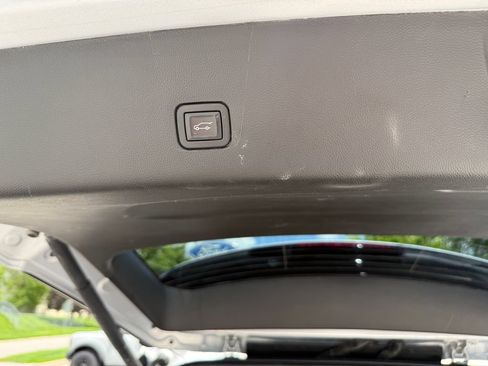 Used 2021 Chevrolet Traverse LT w/ LPO, Cargo Package AWD/4WD image 10