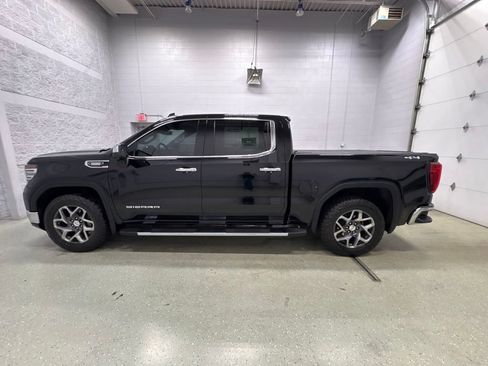 Used 2024 GMC Sierra 1500 SLT w/ SLT Convenience Package AWD/4WD image 8