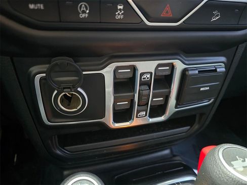 Used 2020 Jeep Wrangler Unlimited Sahara w/ Uconnect 4C Nav & Sound Group image 35