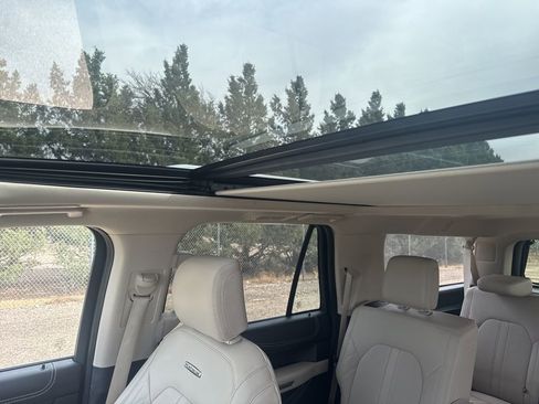 Used 2022 Ford Expedition Max Platinum AWD/4WD image 30