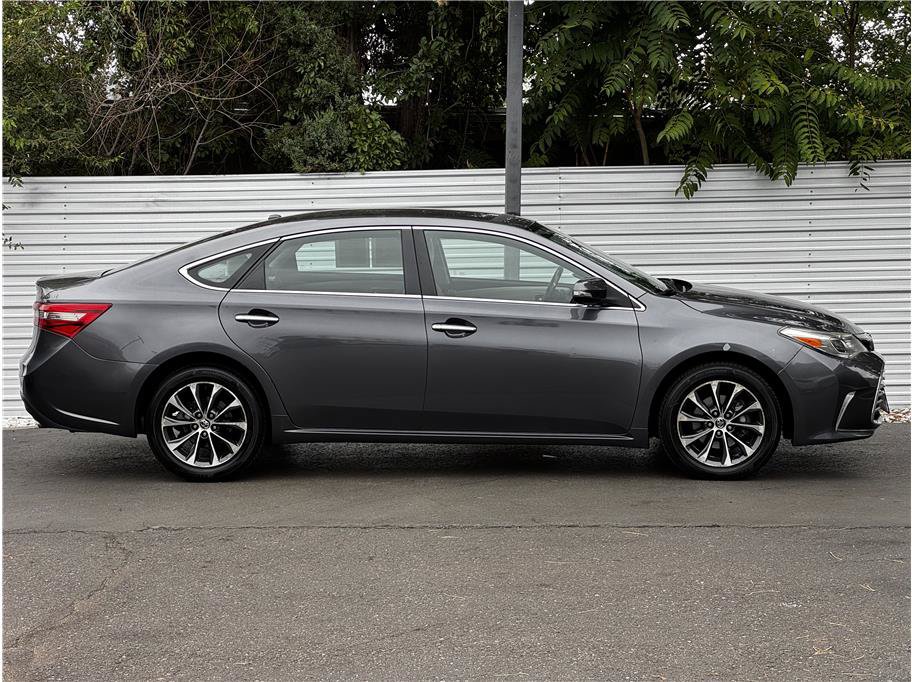 Used 2016 Toyota Avalon XLE FWD image 13
